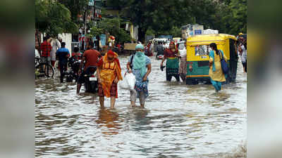 गुजरात में बारिश के कारण अब बाढ़ का खतरा, कई जिलों में लोगों के घर में घुसा पानी