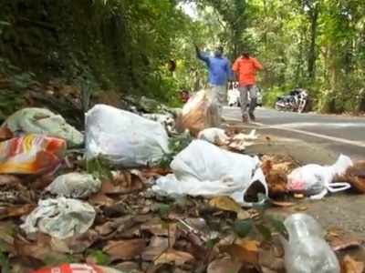 വഴി യാത്രക്കാരെ ദുരിതത്തിലാക്കി മാലിന്യം; നടപടിയില്ലെന്ന് പരാതി