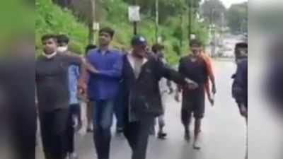 Ujjain: सेल्फी के लिए शिप्रा नदी में उतरा युवक, पुलिस को देख झाड़ियों में लटका, पकड़े जाने पर हुई कुटाई