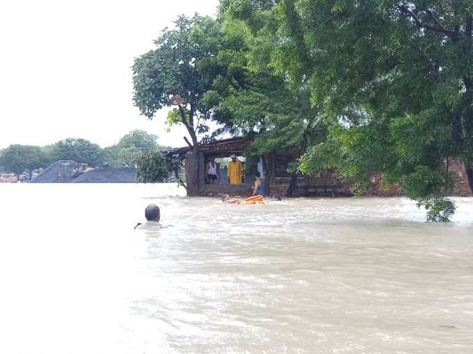 थाना प्रभारी की तस्वीर वायरल