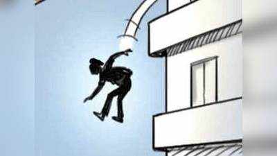 अहमदनगर: करोना रुग्णाने हॉस्पिटलच्या तिसऱ्या मजल्यावरून मारली उडी