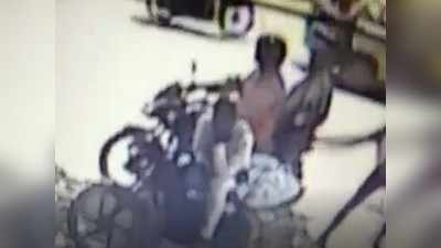 Chhapra News: व्यवसायी से लूट का CCTV वीडियो आया सामने, देखें कैसे बैग लेकर भागे अपराधी