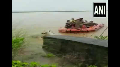 ओडिशा: नदी के उफनाते पानी में गिरे किसान और उसके दो बैल, रेस्क्यू टीम ने ऐसे बचाया
