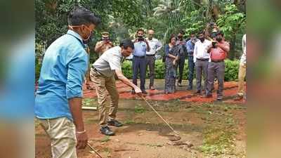 വനം വകുപ്പ് ഉദ്യോഗസ്ഥർക്ക് പാമ്പ് ‌പിടിത്തത്തിന് പരിശീലനം; കോന്നിയിലും റാന്നിയിലും പരിപാടികൾ