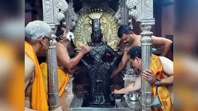 Pandharpur Vitthal Mandir ...म्हणून विठ्ठलाच्या पायावर सॅनिटायझर फवारण्यास विरोध!