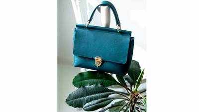 Sale on Amazon : Women Handbags पर Amazon दे रहा है 60% से ऊपर तक की छूट, जल्दी करें