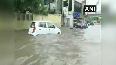 Delhi Weather Latest Update: दिल्ली में भारी बारिश, ग्रेटर कैलाश गाड़ियां डूबीं