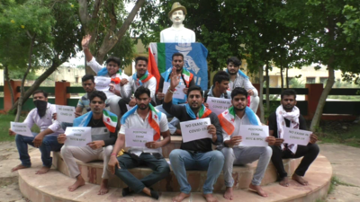 JEE और NEET परीक्षाओं के विरोध में NSUI का सत्याग्रह, भरतपुर में अनशन पर बैठे कार्यकर्ता