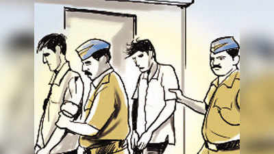 Noida News: कार से लूट करने वाले गैंग के 5 बदमाश अरेस्ट, चोरी का सामान बरामद