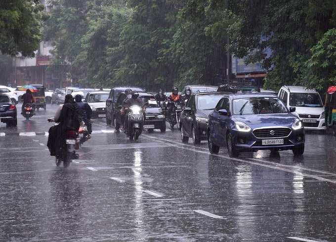 સુરતમાં  ધમાકેદાર વરસાદ