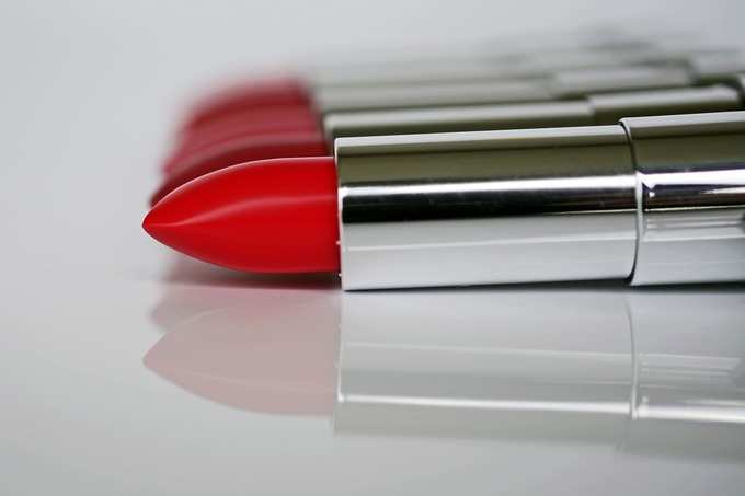 lipstick-1367770_1920