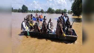 MP Floods: बोट से बाढ़ पीड़ितों का हाल जानने पहुंचे सीएम शिवराज, देखें तस्वीरें