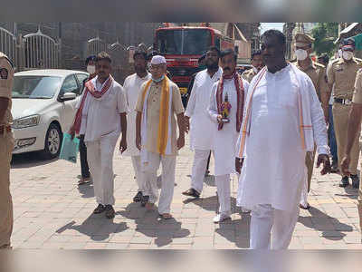 prakash ambedkar : पंढरपुरात आंदोलन; आंबेडकरांसह दीड हजार आंदोलकांवर गुन्हे