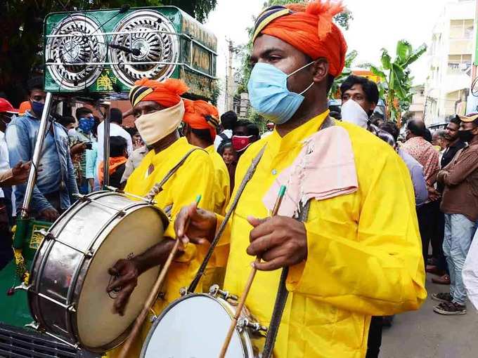 ఫోటోలు: గంగమ్మ ఒడికి ఖైరతాబాద్ గణపతి.. తీన్మార్ డాన్సులతో యువత వీడ్కోలు