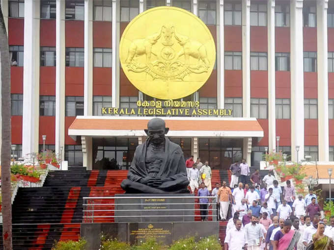 വിപ്പ് ലംഘിച്ചവർക്കെതിരെ നടപടി