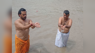 रवि किशन ने सरयू में लगाई डुबकी, बोले- 17 अक्टूबर को अयोध्या में होगी भव्य रामलीला