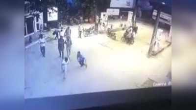 Sitapur News: दबंगों ने पेट्रोलकर्मी से की मारपीट और लूटपाट, CCTV कैमरे में कैद हुई वारदात, दो युवक गिरफ्तार