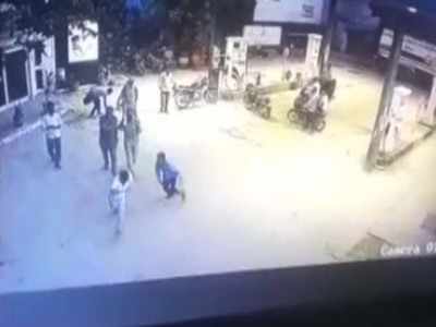 Sitapur News: दबंगों ने पेट्रोलकर्मी से की मारपीट और लूटपाट, CCTV कैमरे में कैद हुई वारदात, दो युवक गिरफ्तार