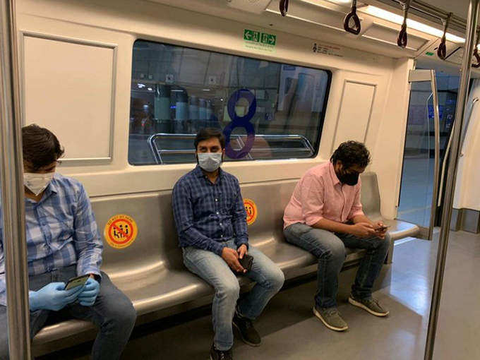Delhi Metro: मेट्रो ट्रेन में एंट्री के वक्त