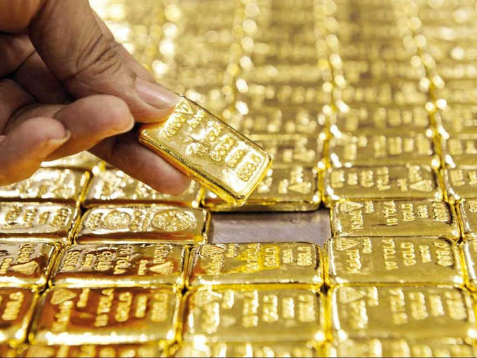 महीने भर में 5500 रुपये सस्ता हुआ सोना