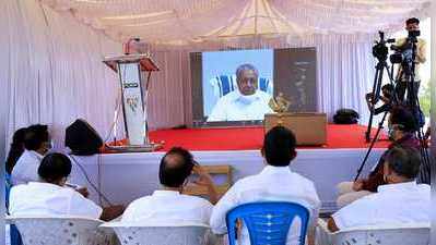 ಕೇರಳದ ಮೊದಲ ತಾತ್ಕಾಲಿಕ ಕೋವಿಡ್‌ ಆಸ್ಪತ್ರೆ ಲೋಕಾರ್ಪಣೆಗೊಳಿಸಿದ ಸಿಎಂ ಪಿಣರಾಯಿ ವಿಜಯನ್