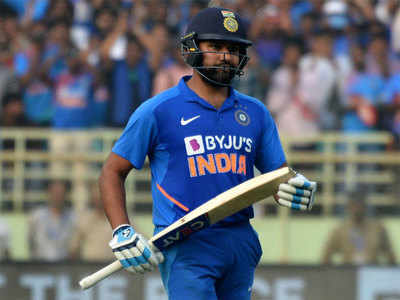 Rohit Sharma: ஓடும் பேருந்தை தாக்கிய சிக்ஸர்: மிரட்டும் ஹிட் மேன்