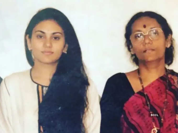 दीपिका चिखलिया की मां का निधन, दुख में डूबा है परिवार