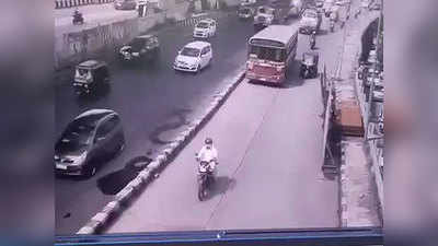 मुंबईः बाइक सवार पर गिरी मेट्रो की बैरिकेडिंग, सड़क पर गिरते ही ट्रक ने रौंदा, मौत