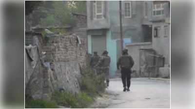 Jammu-Kashmir News: पुलवामा में सुरक्षा बलों और आतंकवादियों के बीच मुठभेड़, इलाके की तलाशी कर रही सेना