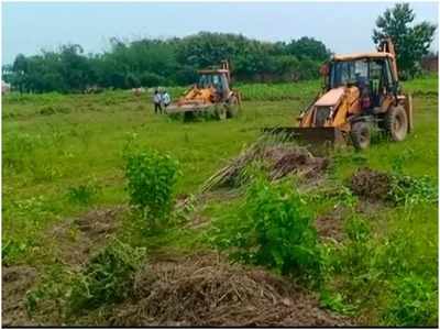 Mirzapur News: जेसीबी से रौंद डाली फसल, किसानों ने मचाया हल्ला