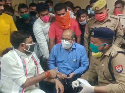 UP News: कोरोना हॉस्पिटल पर इलाज में लापरवाही का आरोप, बीजेपी नेता ने किया प्रिंसिपल का घेराव, हंगामा