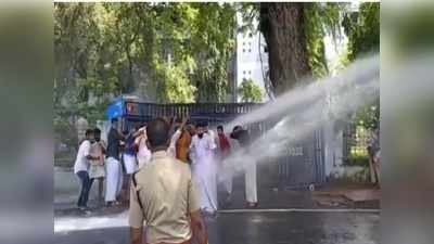 ജലീലിന്റെ രാജി ആവശ്യപ്പെട്ട് കൊല്ലം കളക്ടറേറ്റിലേക്ക് മാര്‍ച്ച്;  പോലീസ് ഗ്രനേഡ് പ്രയോഗിച്ചു