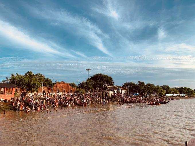 করোনা আবহেই ঘাটে ঘাটে তর্পণ, দেবী বন্দনায় শুরু বাঙালির মহালয়া