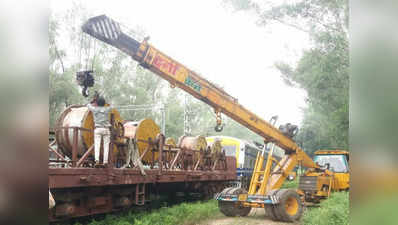 Indian Railway: महज 24 घंटे में 52 किलोमीटर OHE वायरिंग बिछाई, मुरादाबाद रेल मंडल ने रचा इतिहास