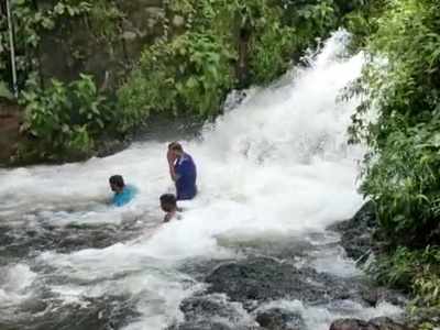 തെളിനീരില്‍ നീരാടം... ഒപ്പം പ്രകൃതി ഭംഗിയും ആസ്വദിക്കാം, കരിങ്കപ്പാറ പാറമ്മൽ വെള്ളച്ചാട്ടം ശ്രദ്ധയാകർഷിക്കുന്നു