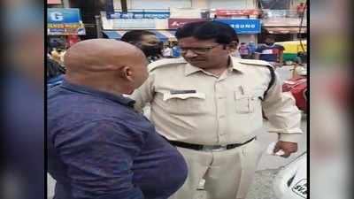 Indore: सड़क पर झगड़ने वाला पुलिसकर्मी निलंबित, निगम कर्मचारी की नौकरी गई