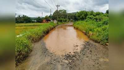 റോഡോ തോടോ... മുതുതല- പള്ളിപ്പുറം റോഡിൽ ദുരിതയാത്ര, അപകടം തുടര്‍ക്കഥ