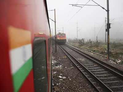 सीमा विवाद के बीच भारत ने नेपाल को दो आधुनिक ट्रेनें सौंपी