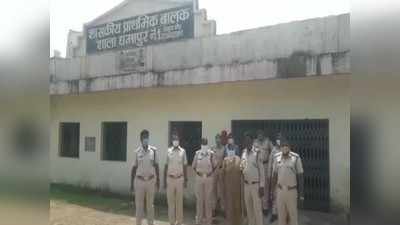 Jabalpur: सरकारी स्कूल में बन रही थी शराब, पुलिस ने की कार्रवाई