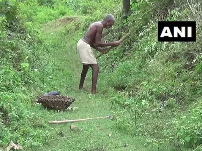 ट्रैक्टर पाकर बोले लौंगी भुईंयां- मैंने कभी सपने में भी नहीं सोचा था