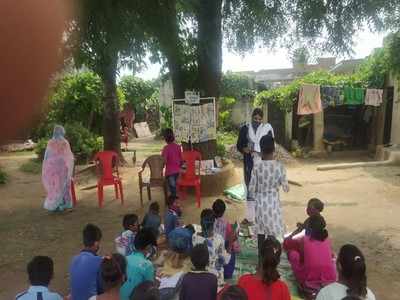MP: किताबों वाली दीदी का क्रेज, कोरोना काल में गांव-गांव जाकर बच्चों को कर रहीं शिक्षित