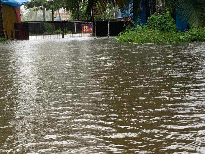 ಅಪಾಯದ ಮಟ್ಟ ಮೀರಿ ಹರಿದ ಹಳ್ಳ, ಕೊಳ್ಳಗಳು