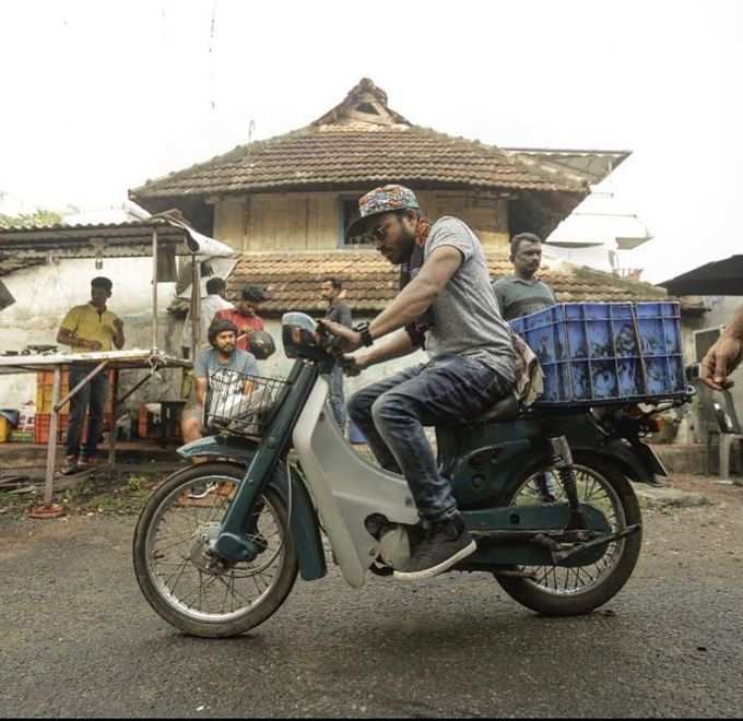 ലൊക്കേഷൻ ചിത്രങ്ങൾ