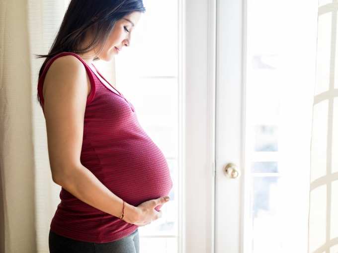 woman-enjoying-pregnancy-at-home-picture-id1129026919