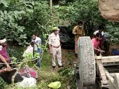 सती अनसुइया आश्रम जा रहे थे लोग, पलट गई ट्रैक्टर ट्रॉली, पांच की मौत