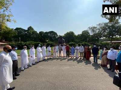 ಮುಂಗಾರು ಅಧಿವೇಶನ: ಧರಣಿ ನಿಲ್ಲಿಸಿದ ಅಮಾನತುಗೊಂಡ 8 ರಾಜ್ಯಸಭಾ ಸದಸ್ಯರು,  ರಾಜ್ಯಸಭೆ ಈಗ ಖಾಲಿ ಖಾಲಿ!