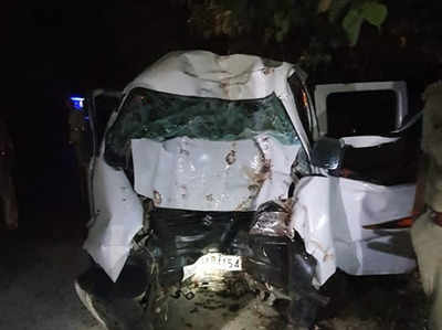 बहराइच: बेकाबू कार पेड़ से टकराई, 4 की मौत, हरिद्वार से जा रहे थे सिद्धार्थनगर