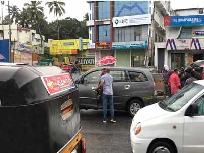 ആക്ഷന്‍ ഹീറോ ബിജുവിലെ അതേ രംഗം; പോലീസ് പിടിക്കാന്‍ വന്നപ്പോള്‍ ഓടിക്കയറിയത് പരിചയമില്ലാത്ത വീട്ടിലേക്ക്; കള്ളനെന്ന് കരുതി പിടിച്ചുകെട്ടിയിട്ടു; ഒടുവില്‍ വന്‍ ട്വിസ്റ്റ്