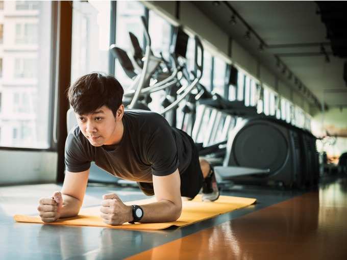 portrait-of-asian-fitness-man-doing-planking-exercise-in-gym-people-picture-id1152647076