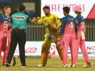 IPL 2020 RR vs CSK: सातवें नंबर पर बल्लेबाजी करना मोर्चे से अगुआई नहीं : धोनी पर बरसे गंभीर